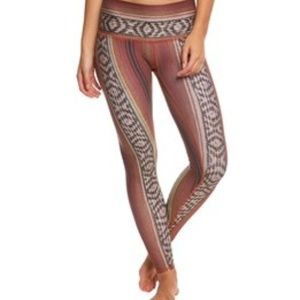 Teeki Border Town Red